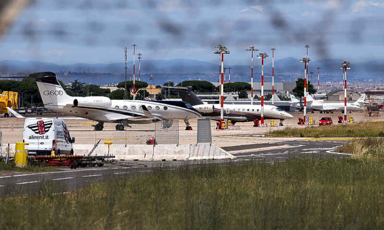 Private jet market defies Iran war gloom